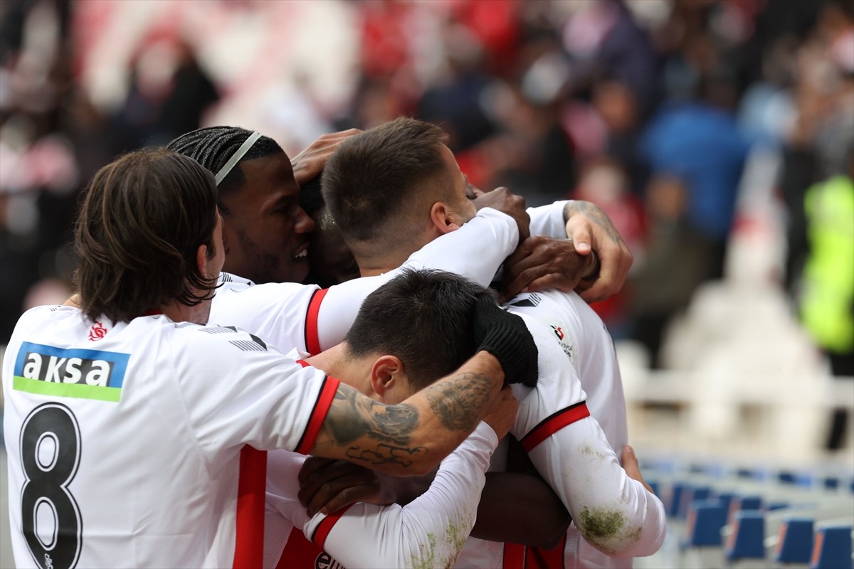 Sivasspor, Hatayspor'u 3-2 ile Geçti