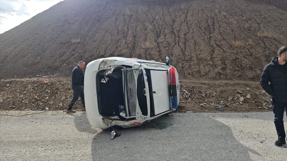 Çorum'da Kovalamaca esnasında polis aracı devrildi, 2 polis yaralandı