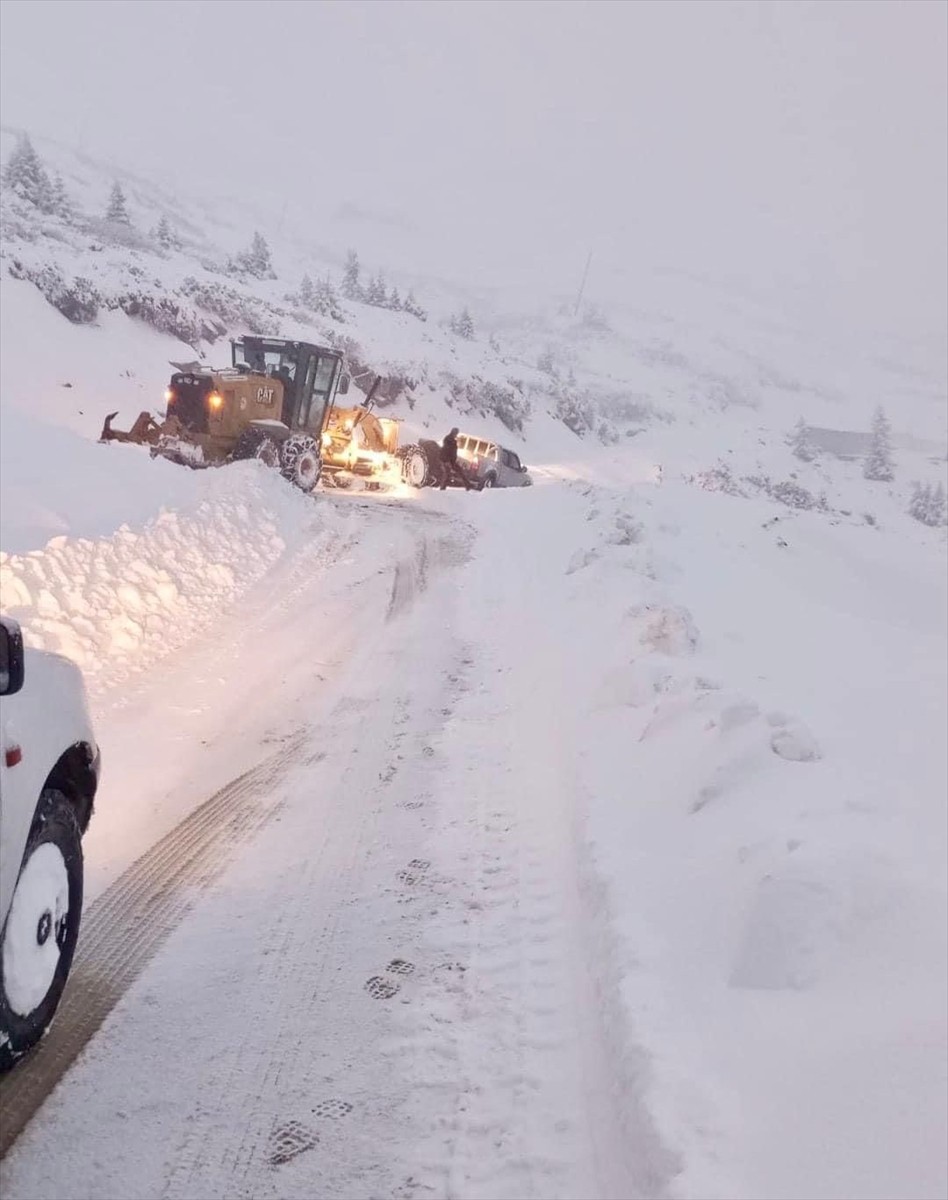 Sis Dağı Yaylası'nda Kar Mahsurunu Kurtarma Operasyonu