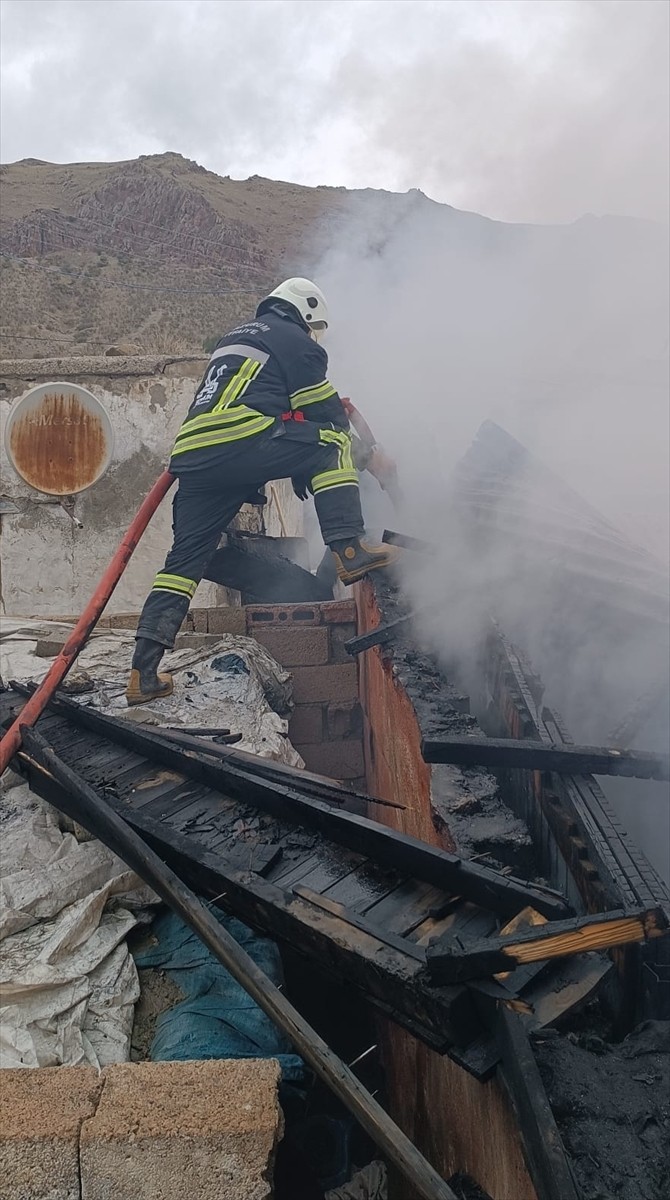 Erzurum'da Müstakil Ev Yangını: Kullanılamaz Hale Geldi