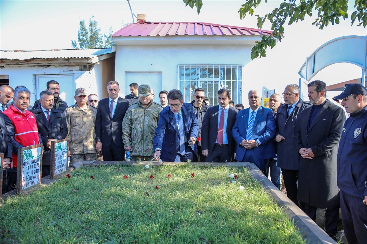 Van Depreminde Hayatını Kaybedenler Anıldı