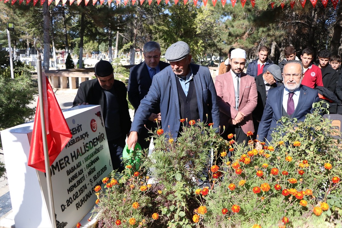 15 Temmuz Derneği, Şehit Ömer Halisdemir'in Kabir Ziyaretini Gerçekleştirdi