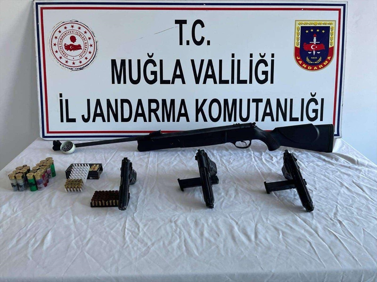 Muğla'da Uyuşturucu ve Ruhsatsız Silah Operasyonu: 11 Gözaltı