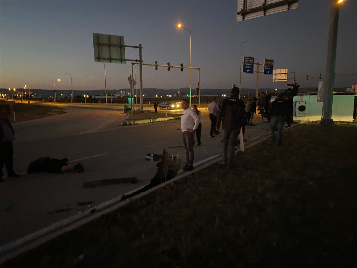 Çorum'da Trafik Kazası: 3 Yaralı