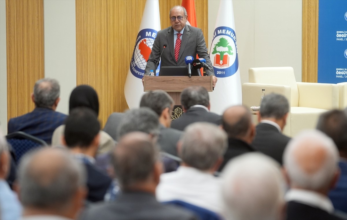 Emekli Memurlara Sendikal Örgütlenme Hakkı Talebi İfade Edildi