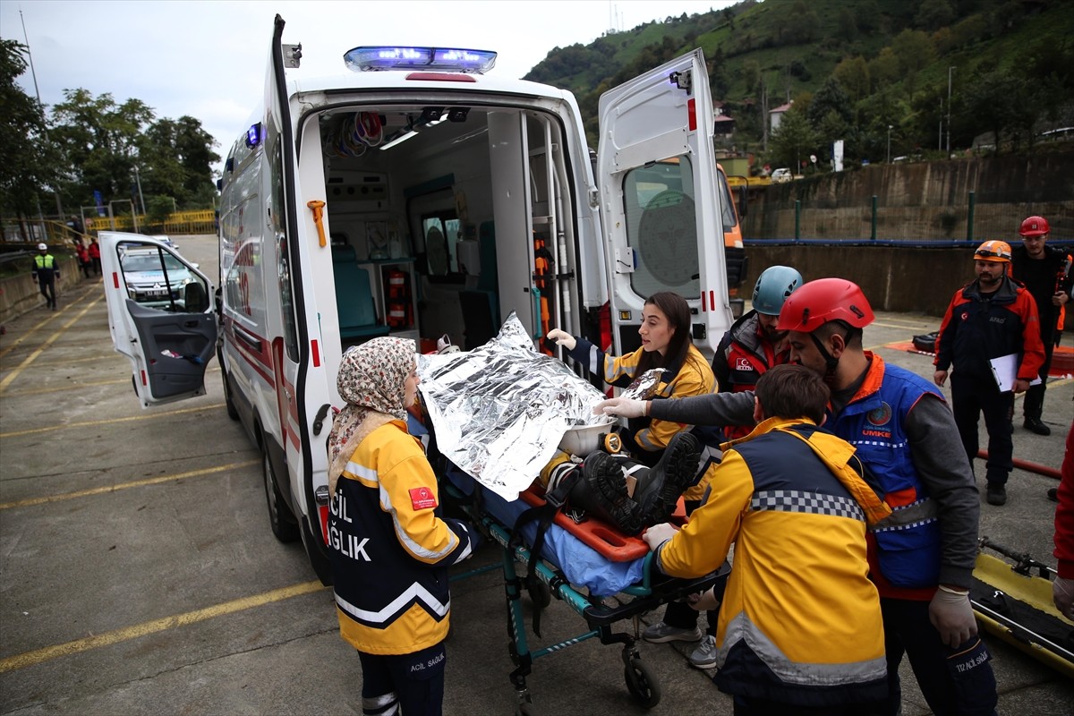 Rize'de Yangın Söndürme ve Arama Kurtarma Tatbikatı Gerçekleştirildi