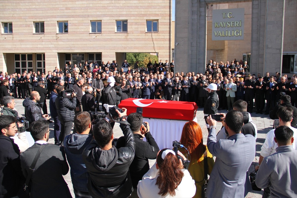 Eski Bakan Sabahattin Çakmakoğlu, Kayseri'de Son Yolculuğuna Uğurlandı