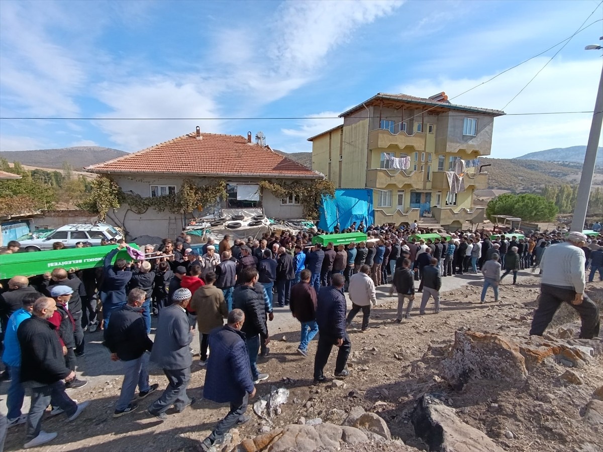 Afyonkarahisar'da Feci Trafik Kazasında Ölü Sayısı 5'e Yükseldi