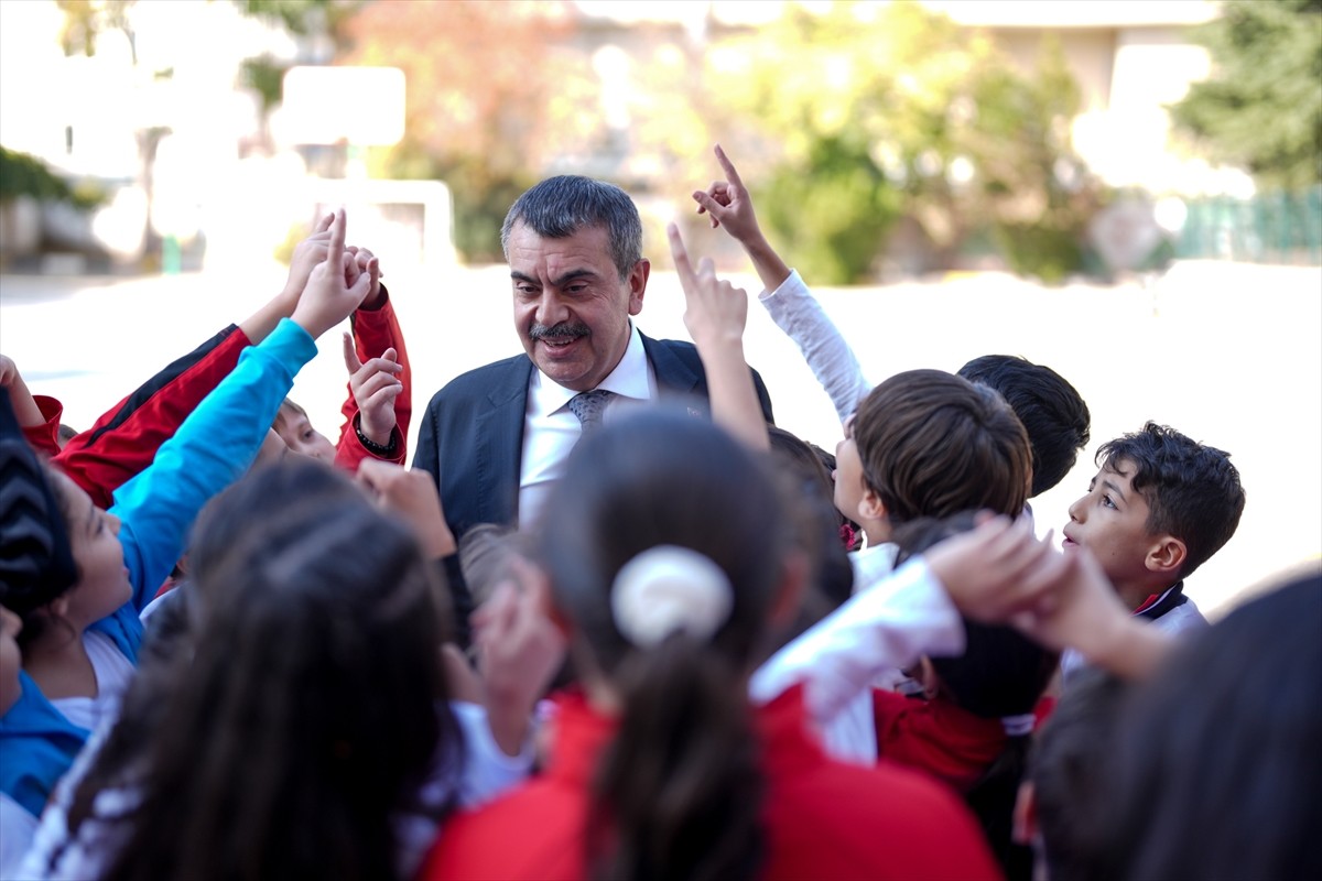 Milli Eğitim Bakanı Tekin'den Uzman ve Başöğretmenlik Eğitimleri Açıklaması