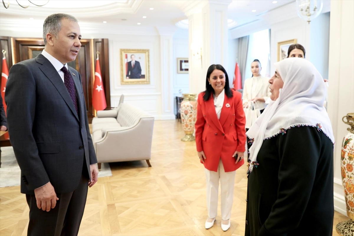 İçişleri Bakanı Yerlikaya Şehit ve Gazi Aileleri ile Buluştu