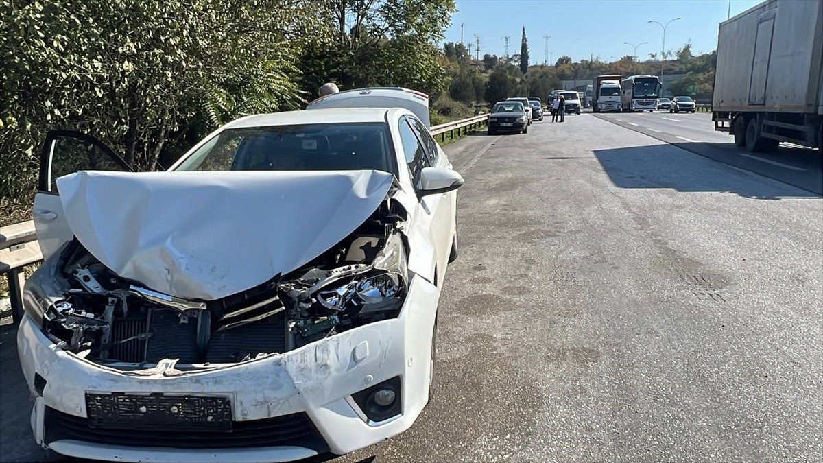 Kocaeli'de Anadolu Otoyolu'nda Zincirleme Trafik Kazası