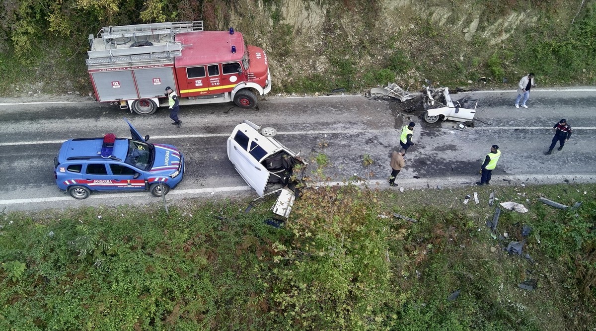 Sinop'ta Otomobil Kazası: Üç Yaralı