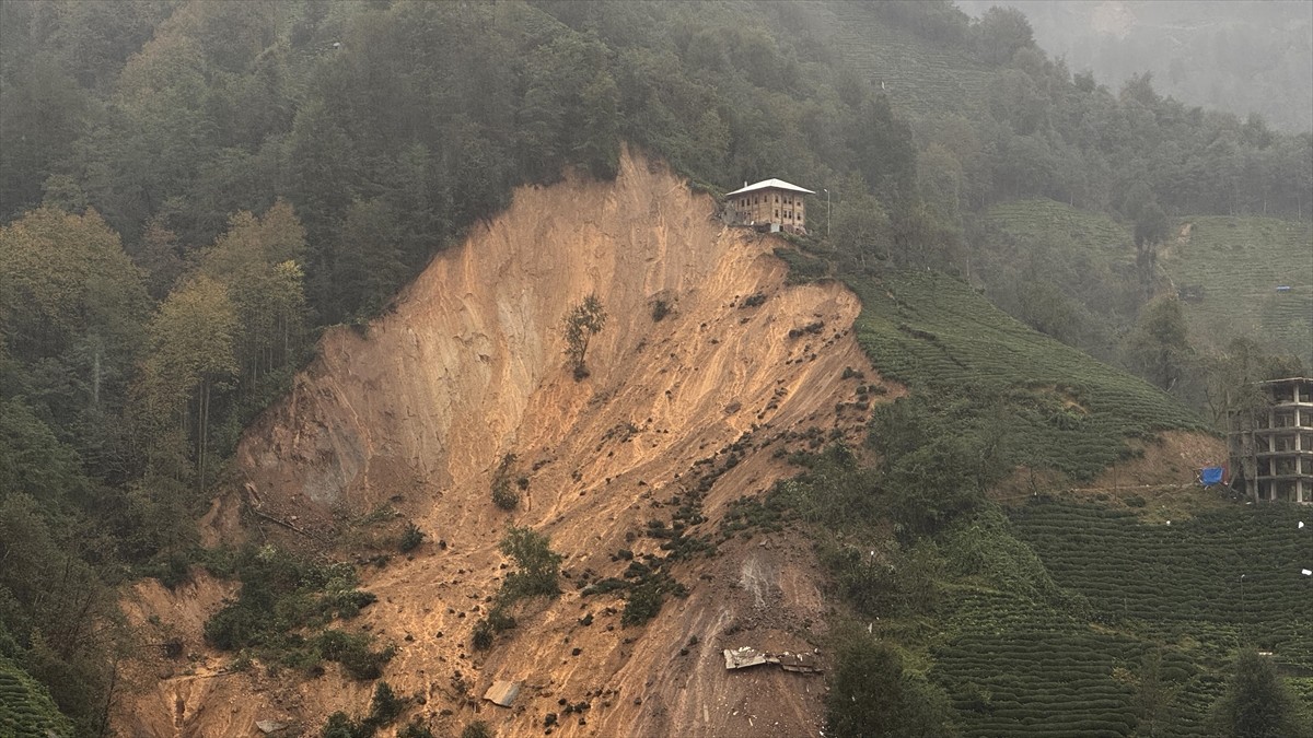 Rize'de Sağanak Yağış Hayatı Olumsuz Etkiledi