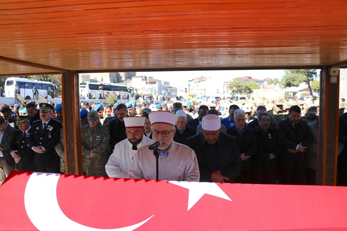 Üsteğmen Fatih Çelik'in Cenazesi Erzurum'da Defnedildi