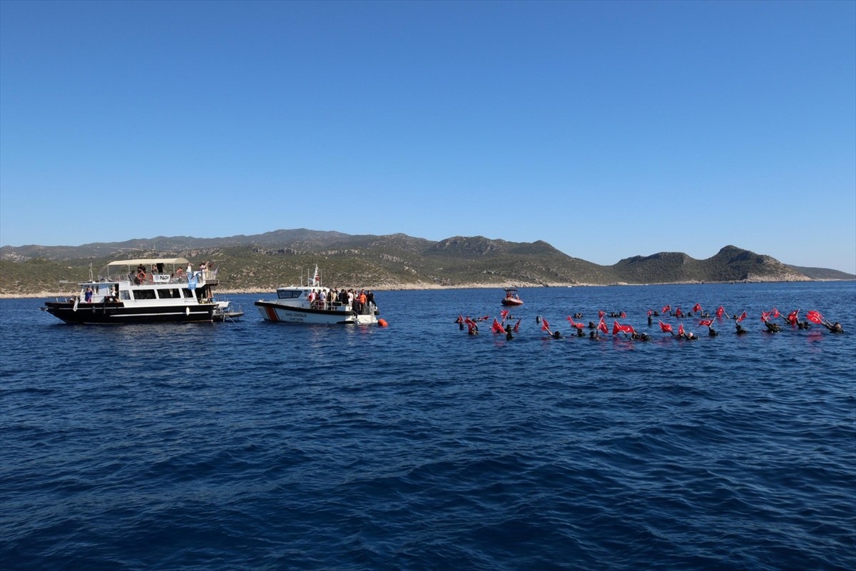 Cumhuriyet'e Saygı Yürüyüşü Antalya'da Gerçekleşti