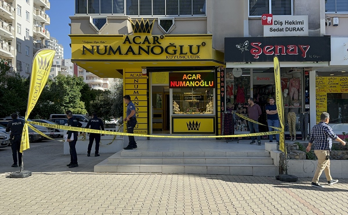 Adana'da Kuyumcu Soygunu: Yaralı İşletmeci Hastaneye Kaldırıldı