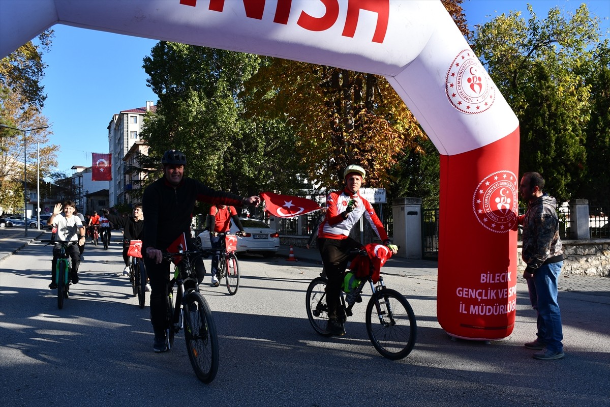 Bilecik'te Kurtuluştan Kuruluşa Motosiklet ve Bisiklet Turu Gerçekleştirildi