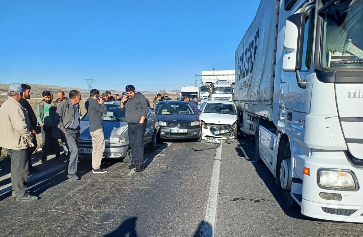 Kars'ta Zincirleme Trafik Kazası