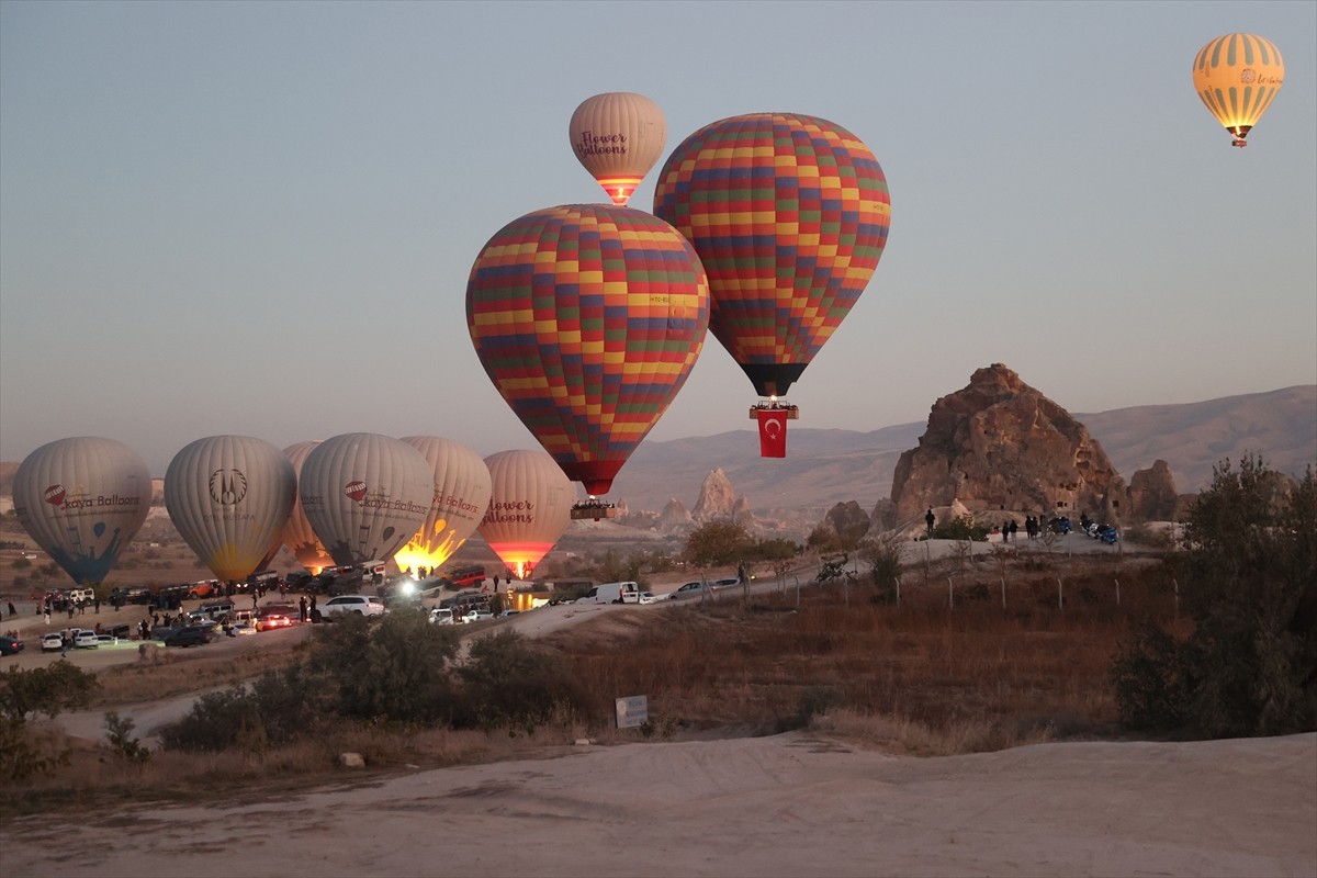 Kapadokya'da Cumhuriyet Bayramı Coşkusu: Balonlarda Türk Bayrakları Dalgalandı