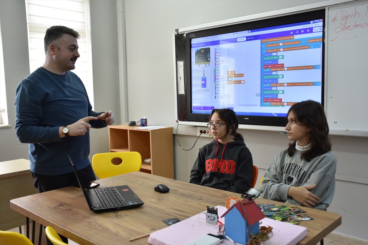 Trabzon'da Öğrencilerden Akıllı Kuş Yuvası Projesi