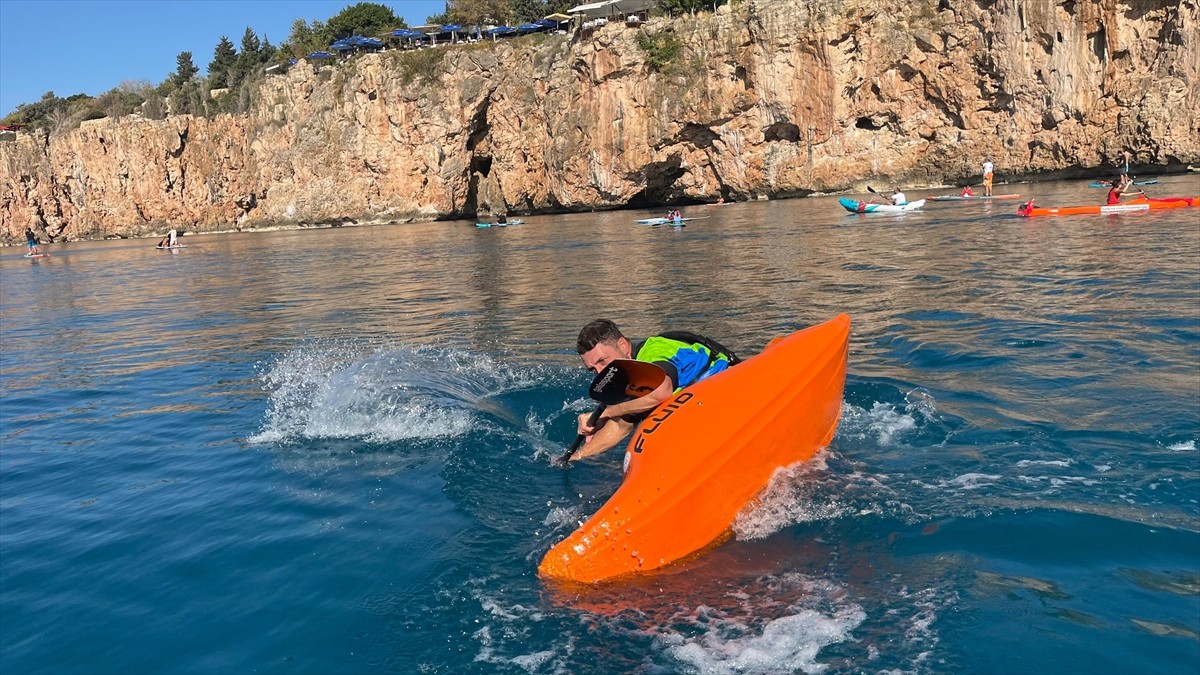 Cumhuriyet'in 101. Yıldönümünde Antalya'da Denizde Kutlama