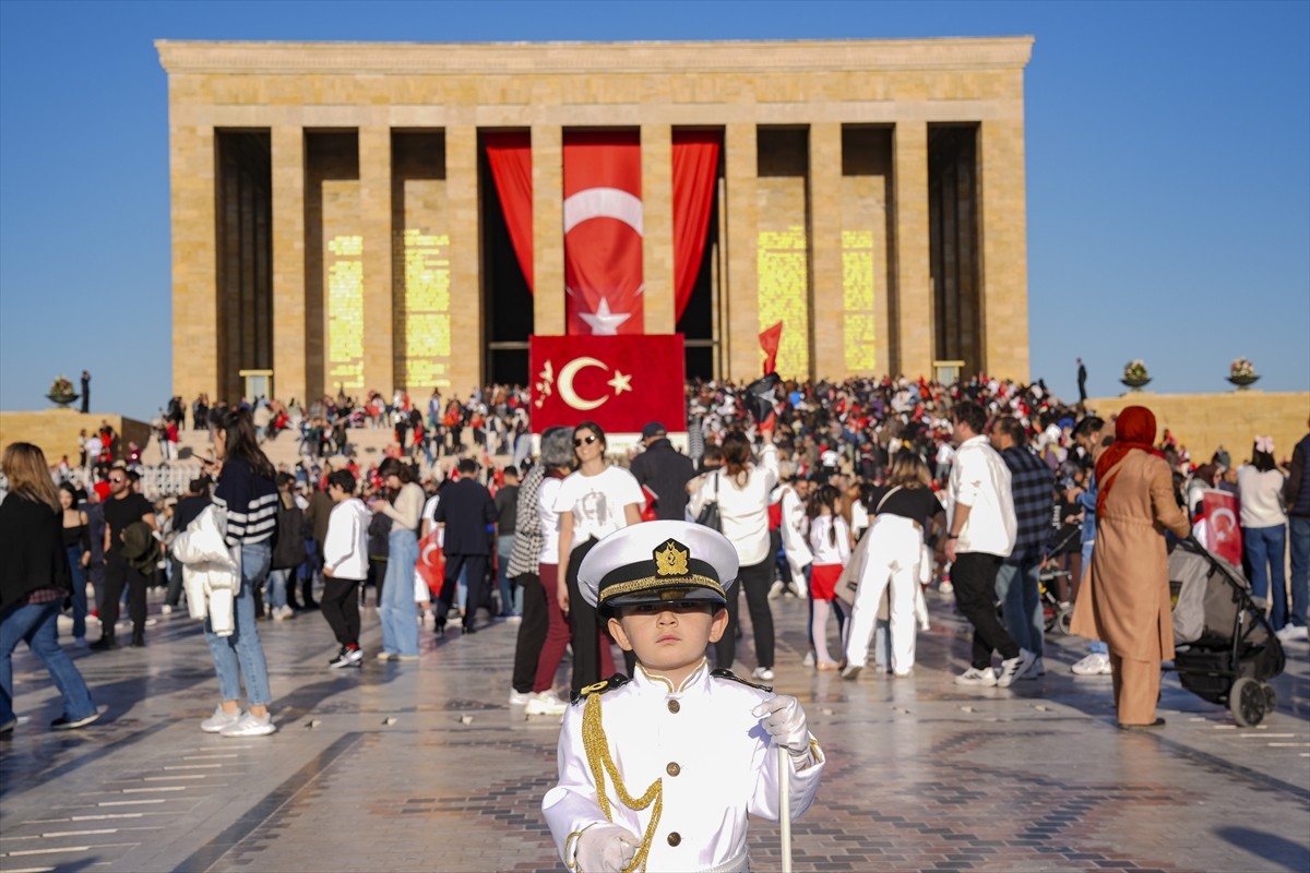 Minik Asker: Barskan Özenç'in Anıtkabir Performansı