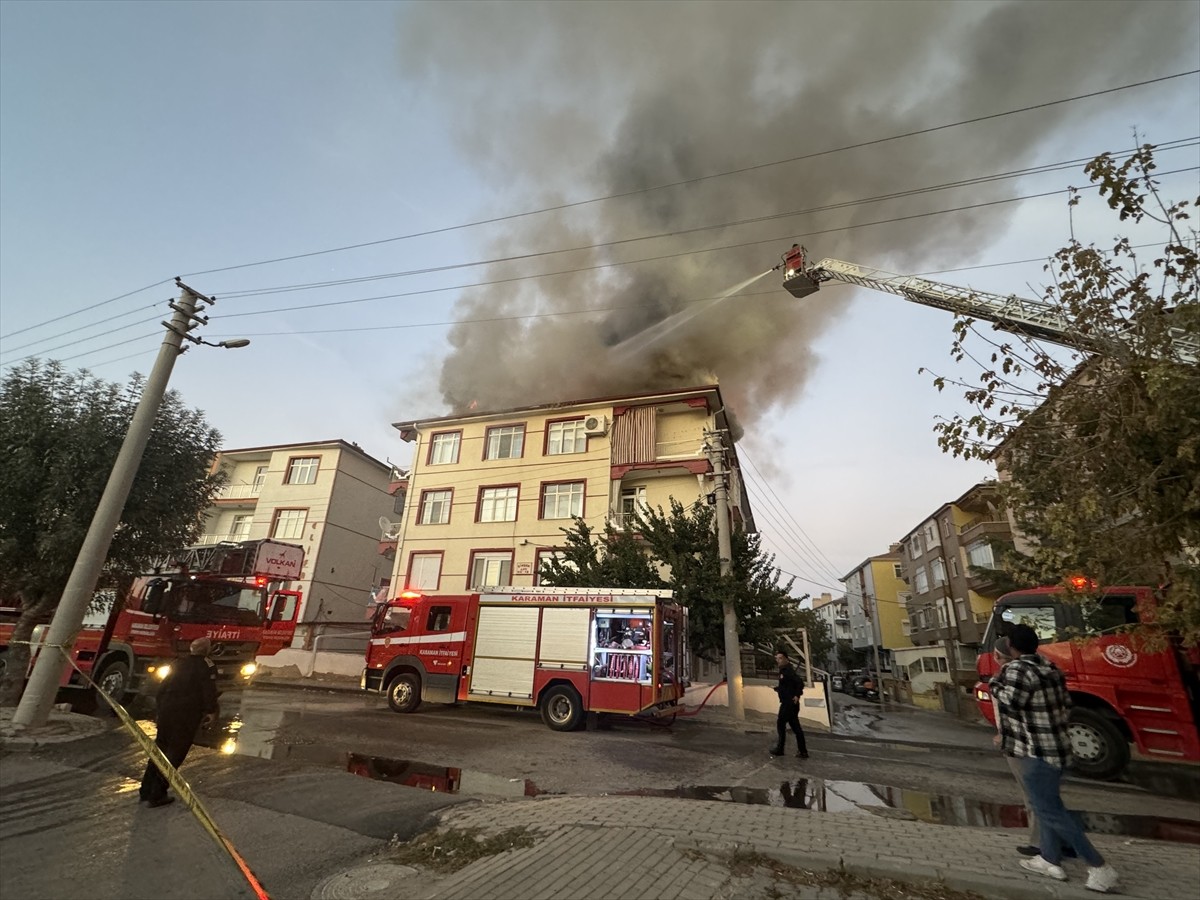 Karaman'da Bina Çatısında Yangın Söndürüldü