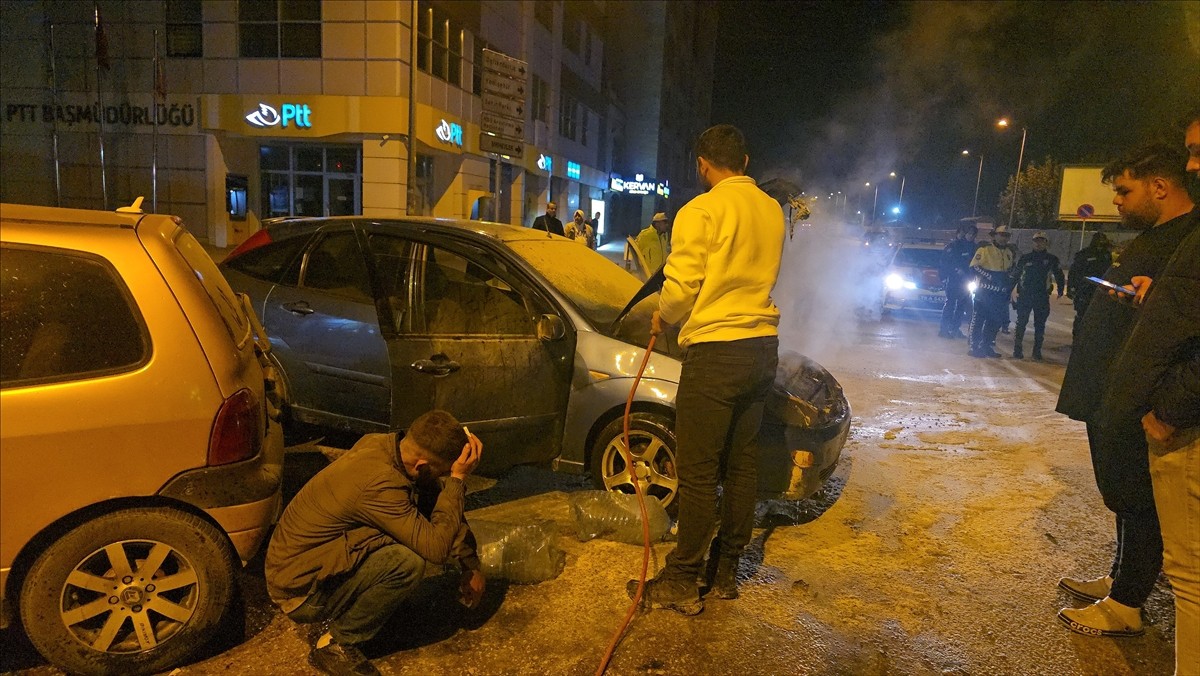 Karabük'te Seyir Halinde Otomobil Yangını