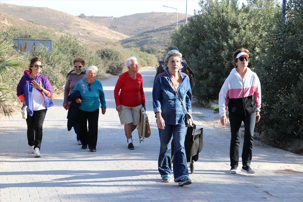 İzmir'deki Akarca Mahallesi'nde Ulaşım Sorunları Videoyla Duyuruldu