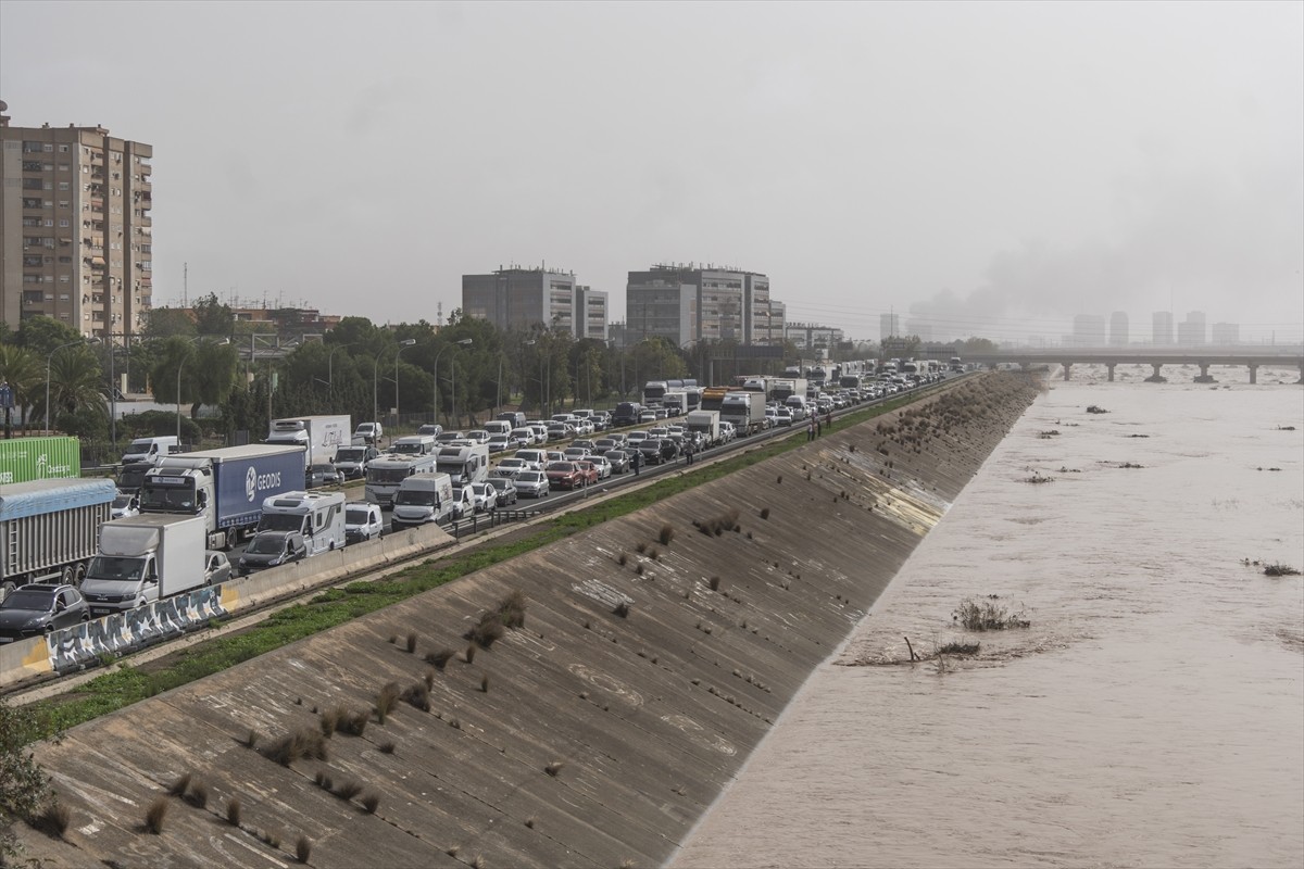 İspanya'da Sel Felaketi: Ölü Sayısı 72'ye Yükseldi