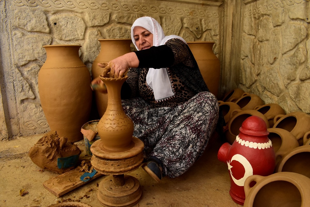 Kavakbaşı'ndan Gençlere Çömlekçilik Dersi