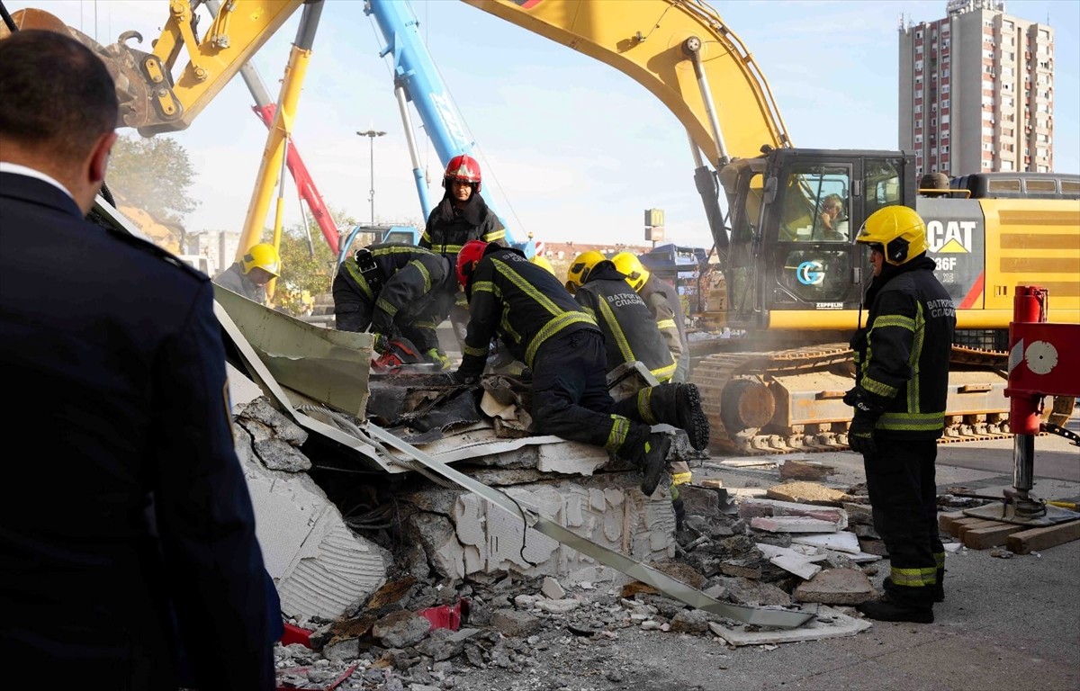 Novi Sad Tren İstasyonu'nda Beton Sundurma Çöktü: 8 Ölü