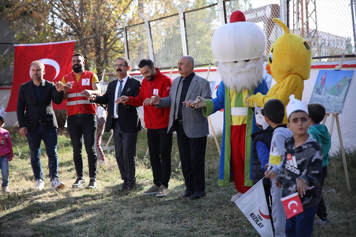 Van'da Kızılay Haftası Etkinliği