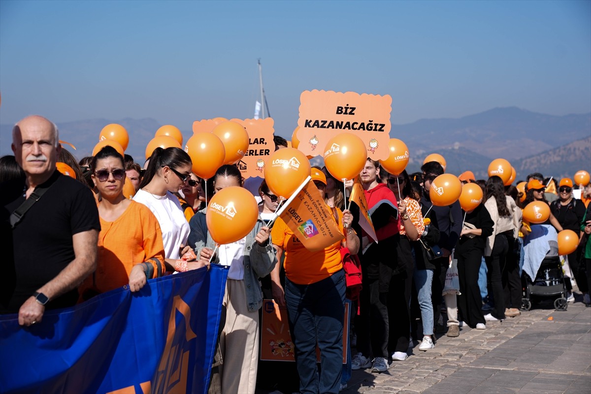 İzmir'de Lösemi Farkındalığı İçin Turuncu Yürüyüş