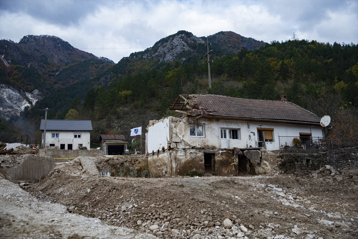 Bosna Hersek'te Sel Felaketi Sonrası Kurtarma Çalışmaları Devam Ediyor