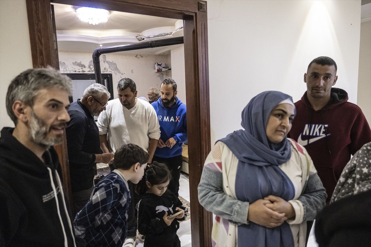 Lübnan'daki Bombardımandan Kaçan Aileler Zor Günler Geçiriyor