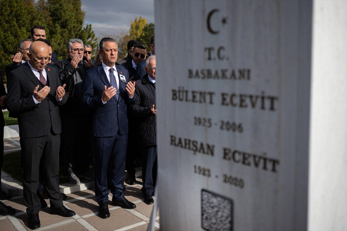 CHP Genel Başkanı Özgür Özel, Bülent Ecevit’i Andı