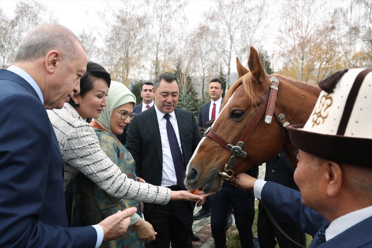 Cumhurbaşkanı Erdoğan, Togg'u Kırgızistan Cumhurbaşkanı Caparov'a Hediye Etti