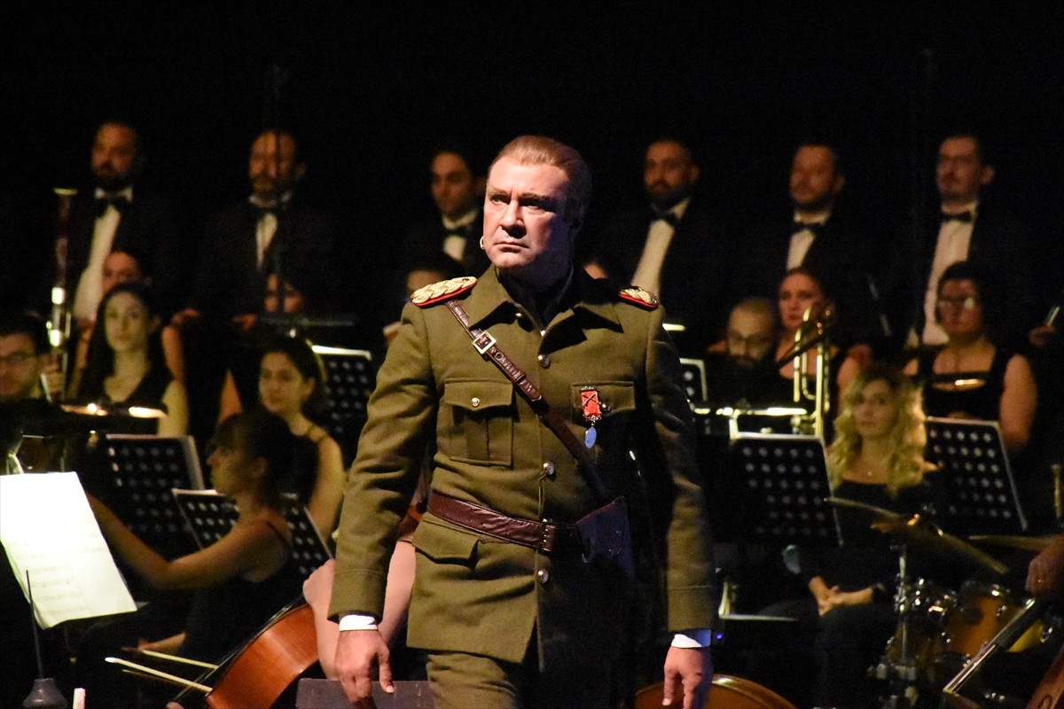 Antalya'da Atatürk Anısına Konser Düzenlendi