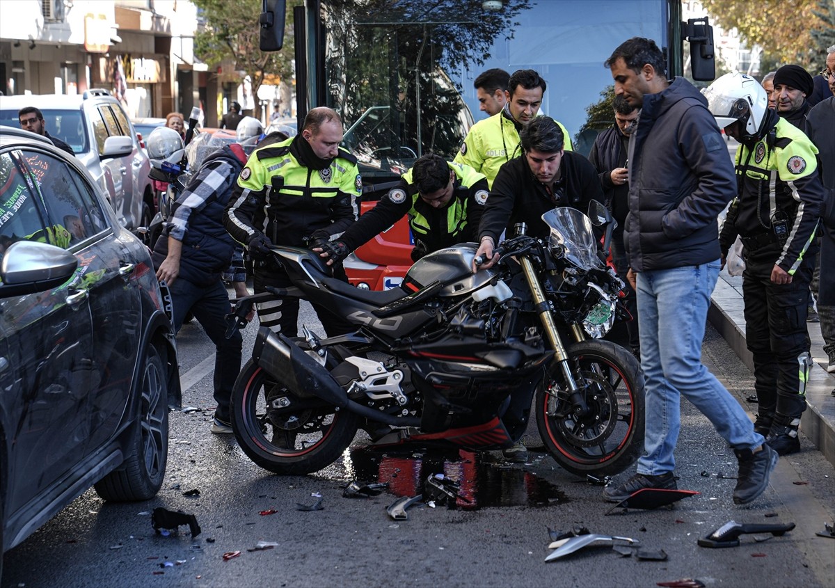 Ankara'da Polisten Kaçan Motosiklet Sürücüsü Yaralandı