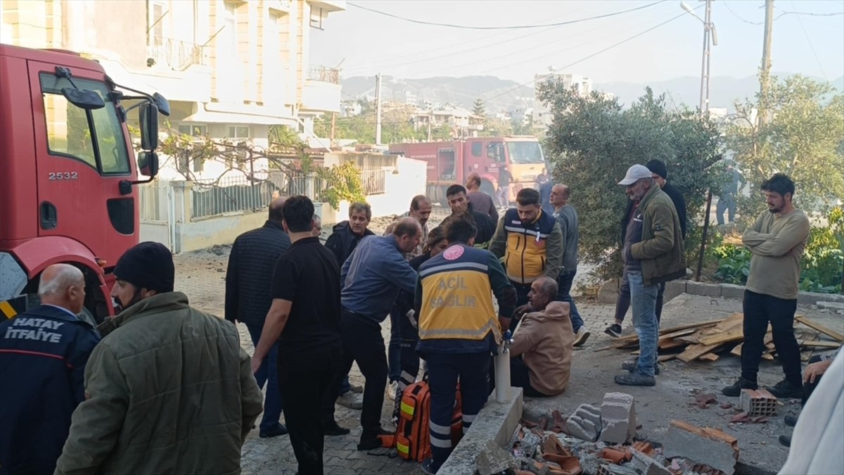 Hatay'da 3 Katlı Binada Yangın: 3 Kişi Kurtarıldı