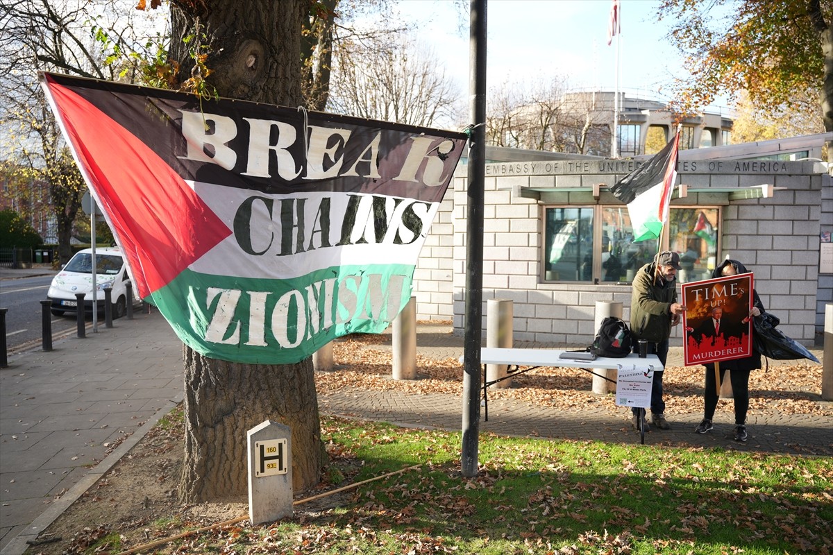 İrlanda'da Filistin ile Dayanışma İçin Oturma Eylemi Düzenlendi