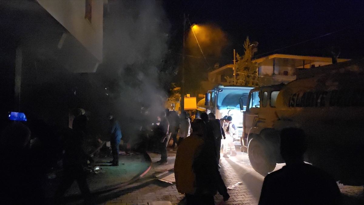 Hatay'da Toptan Gıda İş Yerinde Yangın Çıktı