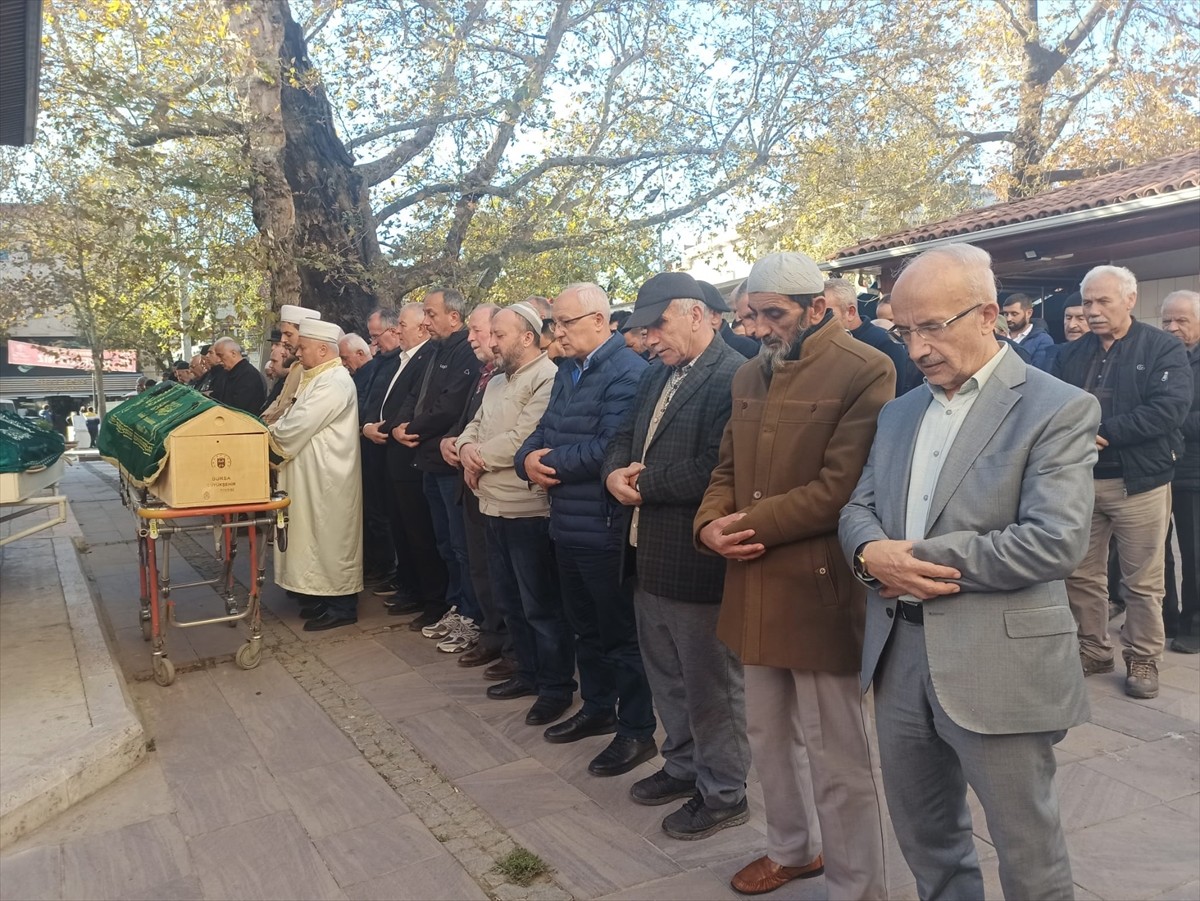 Bursa'da Gurbetçi Şaban Ün, Babasının Cenazesinde Trafik Kazasında Hayatını Kaybetti