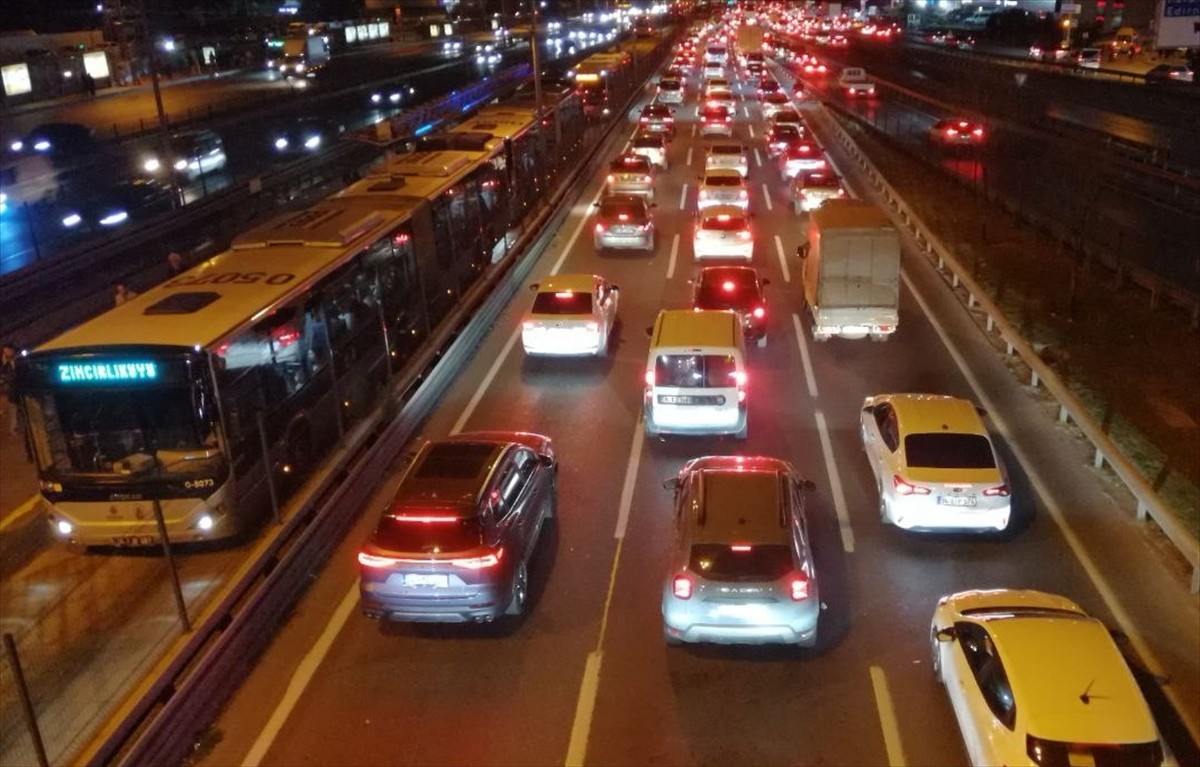 İstanbul'da Ara Tatil Trafik Yoğunluğu