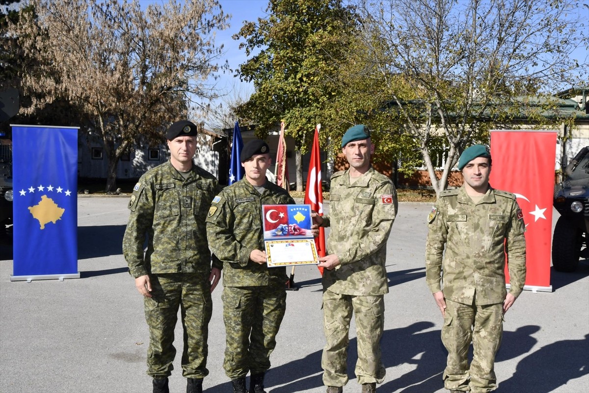 Kosova'daki Türk Askerlerinden Cobra Eğitimi