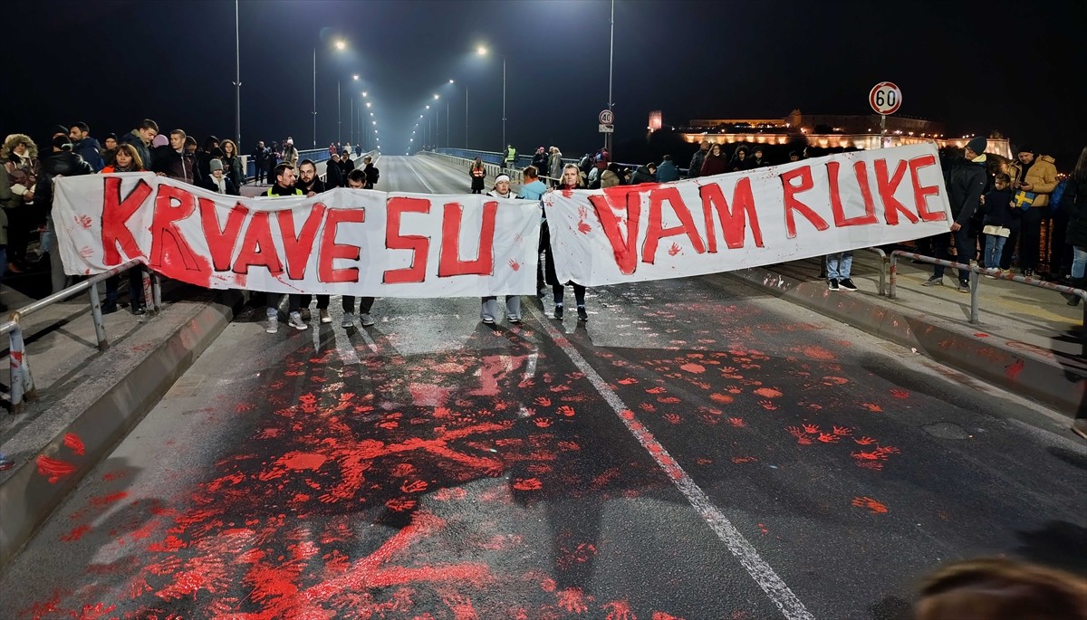 Sırbistan'da Ölümlü Tren Kazasına Tepkiler Büyüyor