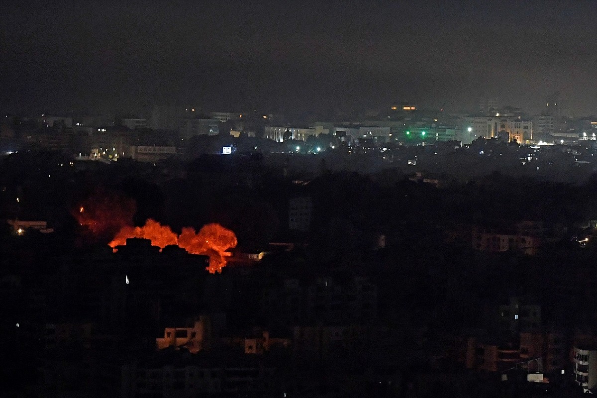 İsrail'in Beyrut'un Güneyine Hava Saldırıları Devam Ediyor