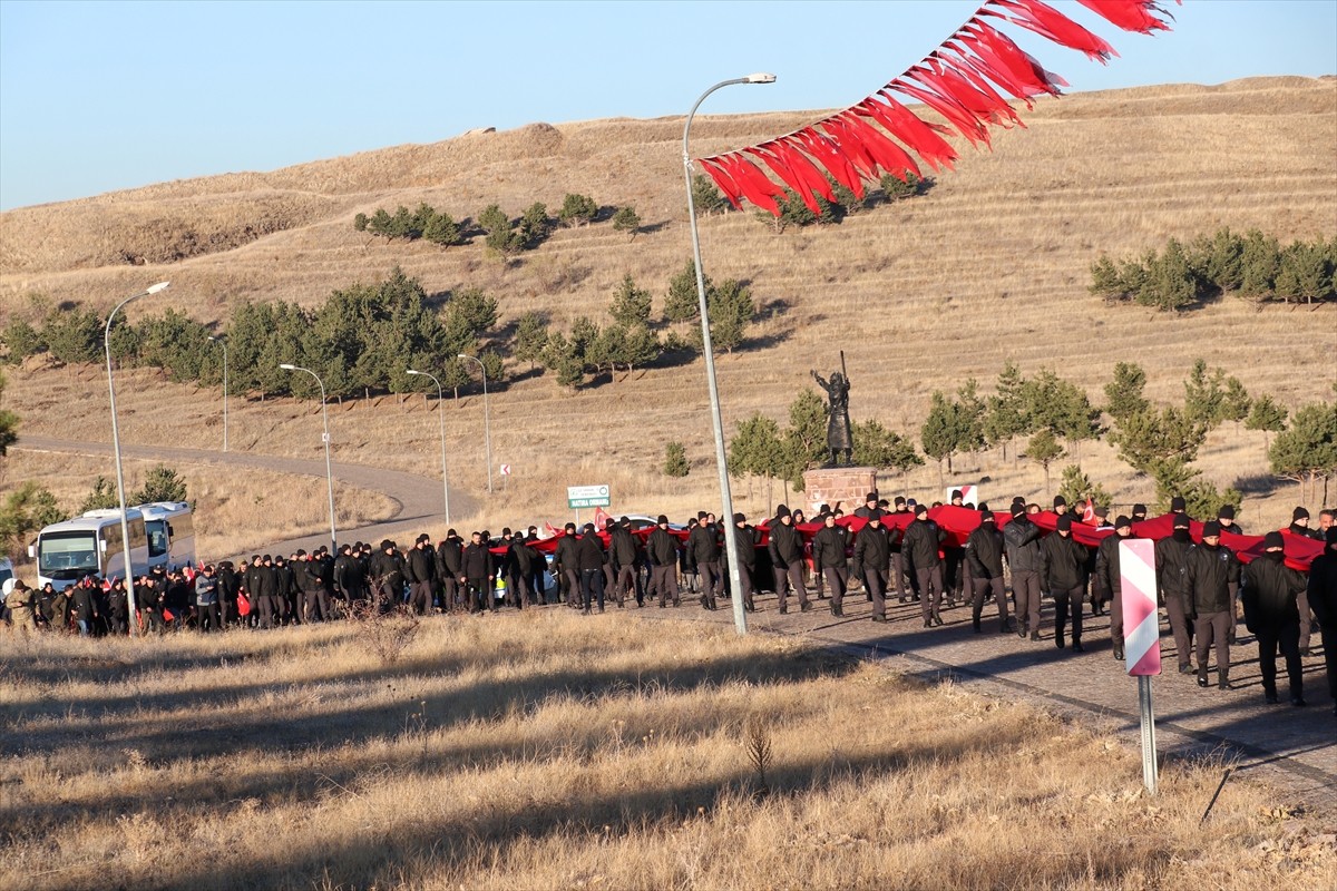 Erzurumlular, Aziziye Tabyaları'nda Ecdada Saygı Yürüyüşü Düzenledi