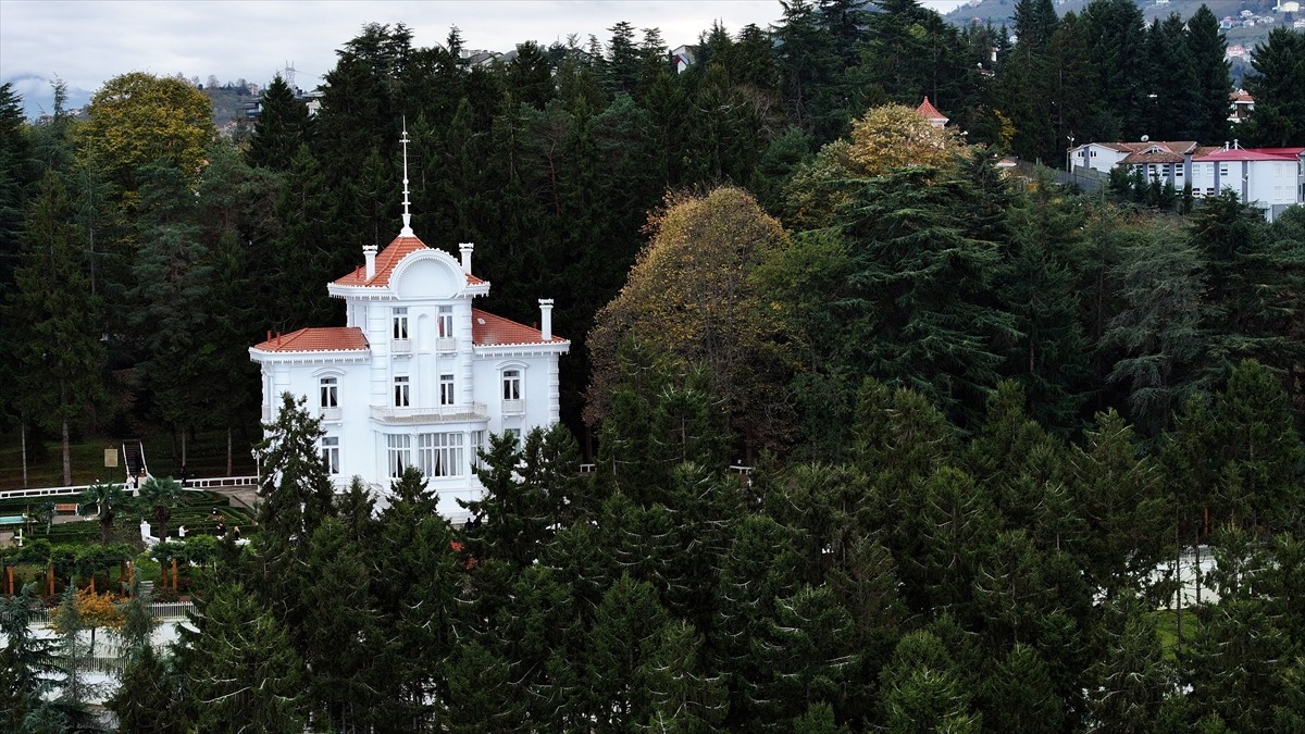 Trabzon'da Atatürk Köşkü'nde Yoğun Ziyaretçi Akını